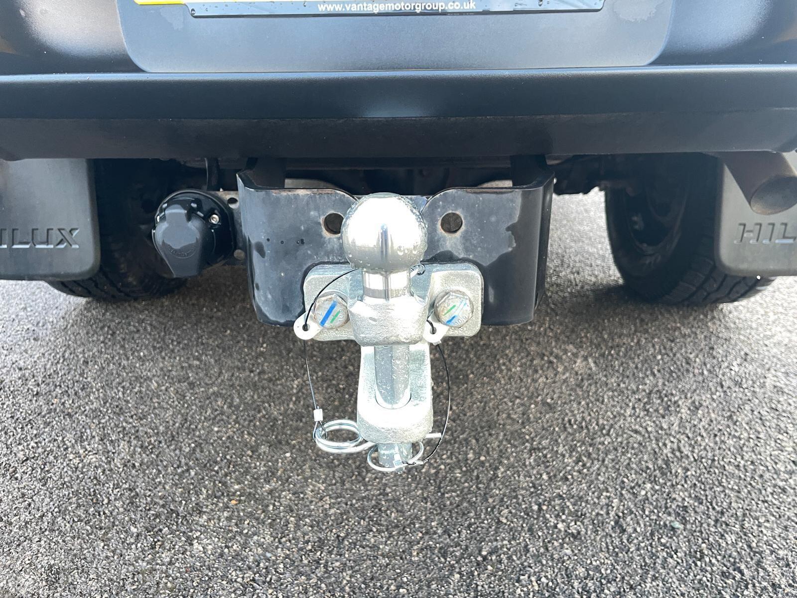 Toyota Hilux - image 11